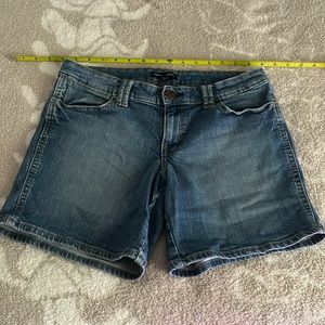 EUC Gap women’s denim Aubrey shorts